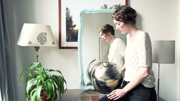 Captivating living Photos with minimal animation - Spinning globe