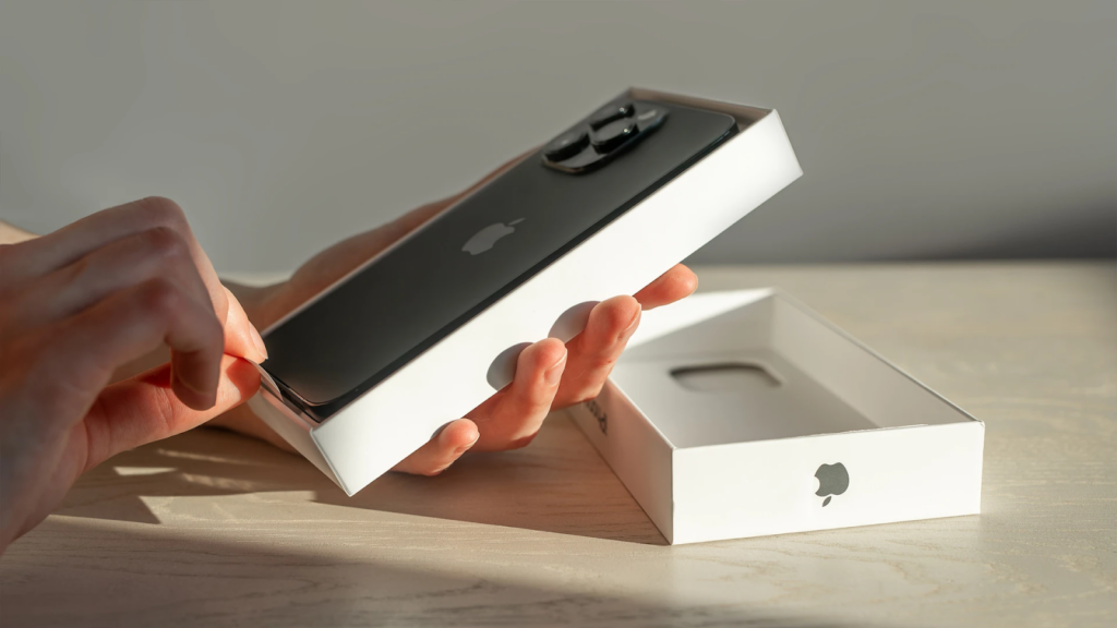 iphone product packaging