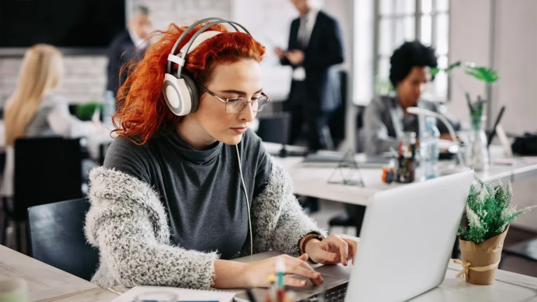 Discover VoiceGen: How to use an AI voiceover for video marketing